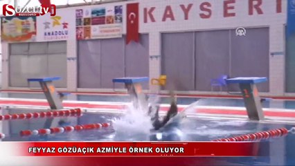 Engel tanımayan milli futbolcudan yüzme dersi