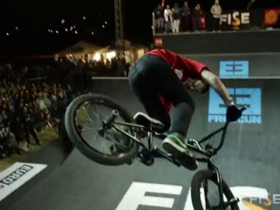 World First :Flair Bus to Footjam Alex Coleborn