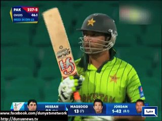 Dunya News - Sohaib Maqsood's parents pray for his performance