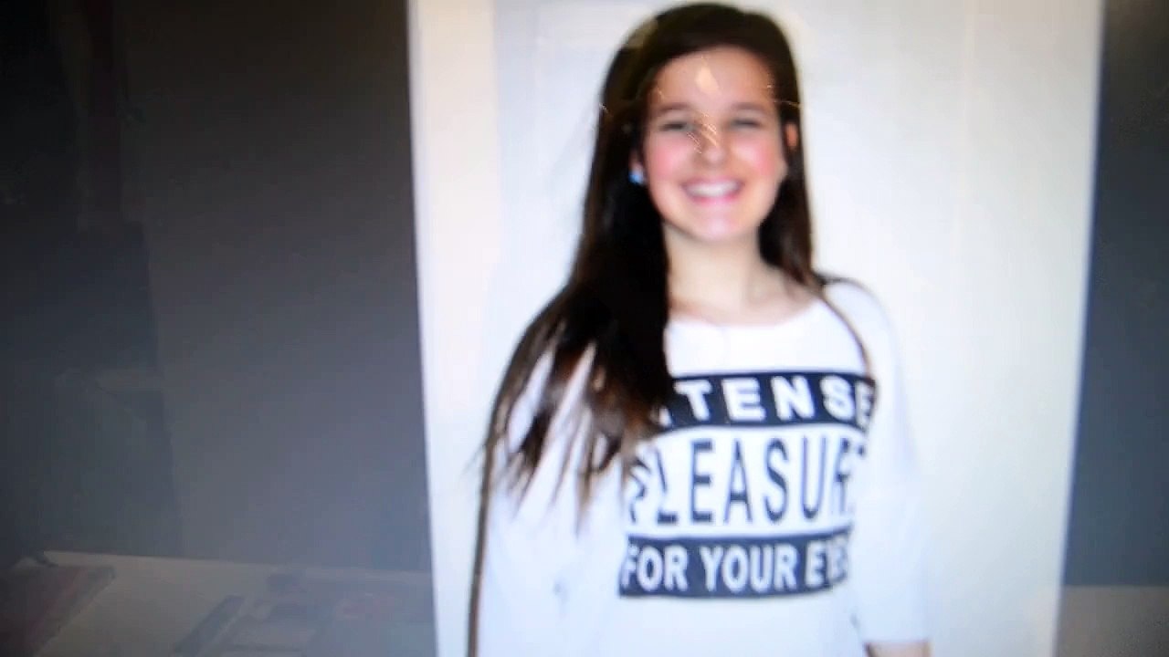 Lola Reva chante 'La vie en rose' 11 02 2015