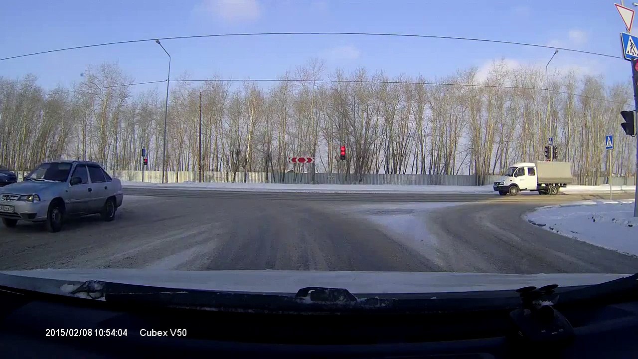 Разминулся со столбом - ДТП в Тюмени 08.02.2015
