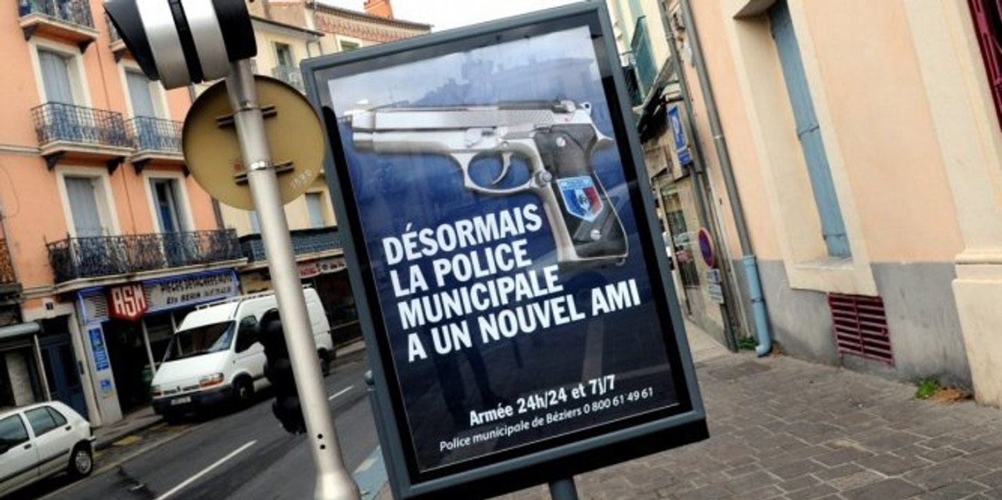 Béziers : l'affiche polémique de la police municipale - ZAPPING ACTU DU 12/02/2015