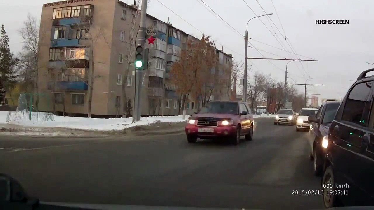 Сбил перебегающую дорогу девочку - ДТП в Оренбурге 10.02.2015