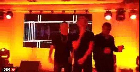 Cristiano Ronaldo singing & dancing at his birthday party hours after Atletico defeat