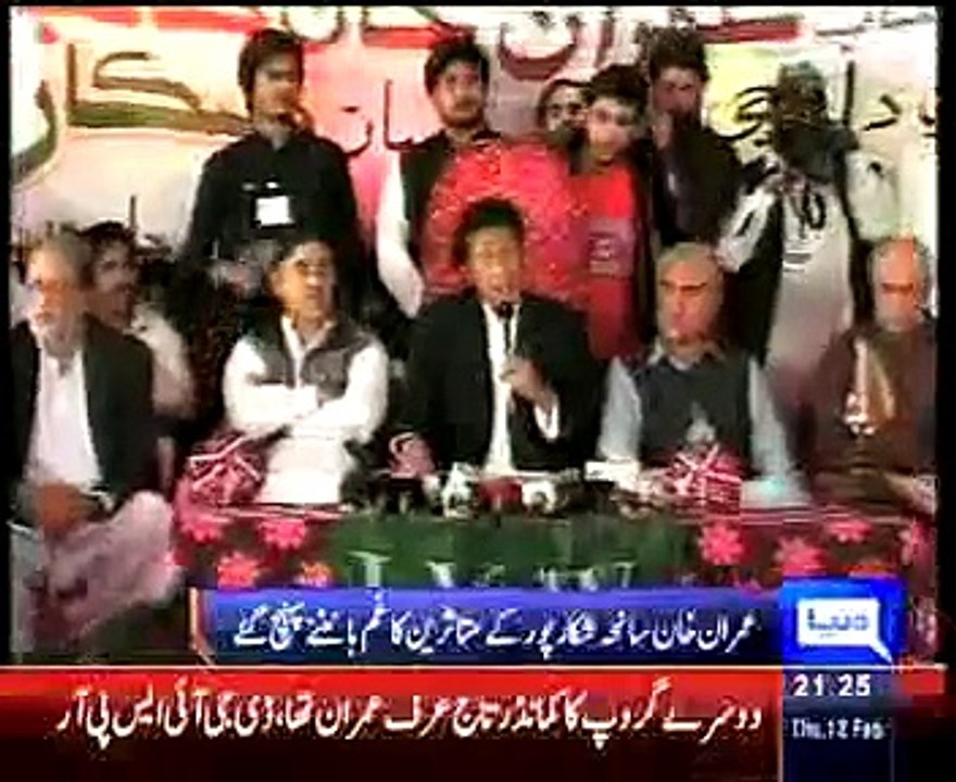 Imran Khan reaches Shikarpur with dozens of vehicles in motorcade