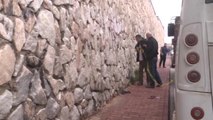 Kavga Ederken Duvardan Düşen 2 Genç, Ağır Yaralandı