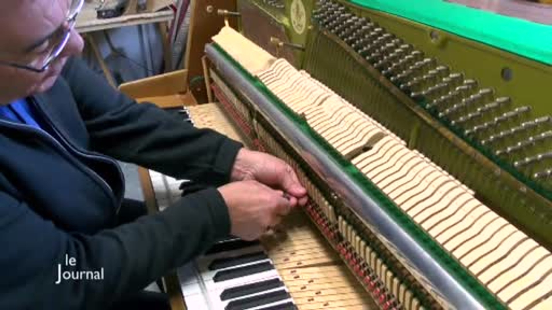 Découverte du métier d'accordeur de piano (Vendée) - Vidéo Dailymotion