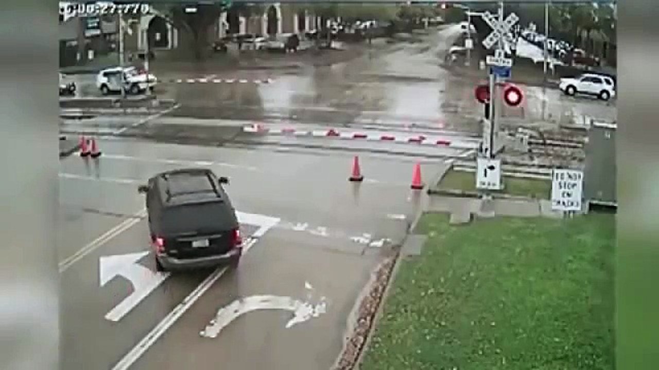 Car vs Train (1)
