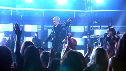 Hozier, Annie Lennox - Take Me to Church - I Put a Spell on You (Medley) (57th GRAMMYs) official video, british chart no. 3