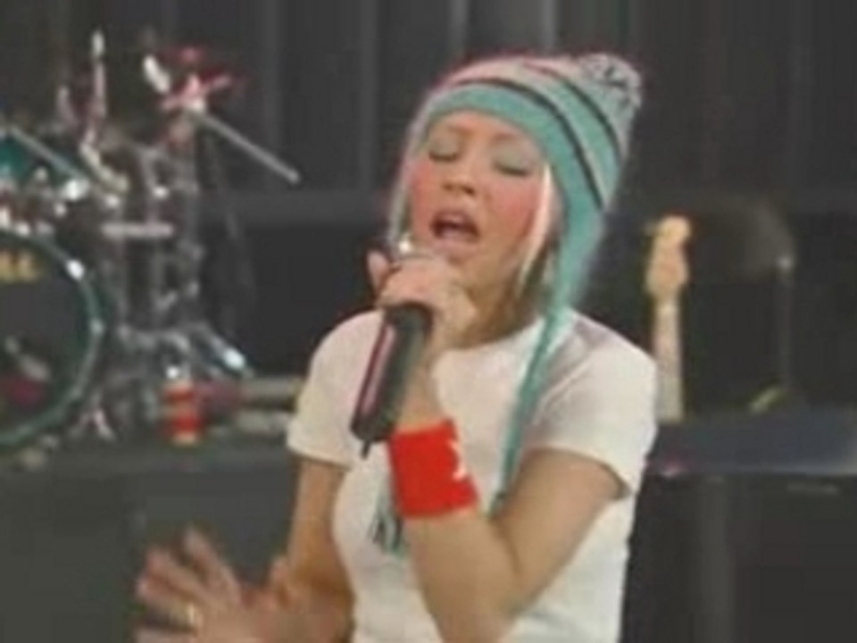 Christina Aguilera - Beautiful live AOL
