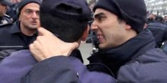 Amirlerinin Zoruyla Biber Gazı Sıktırılan Polis