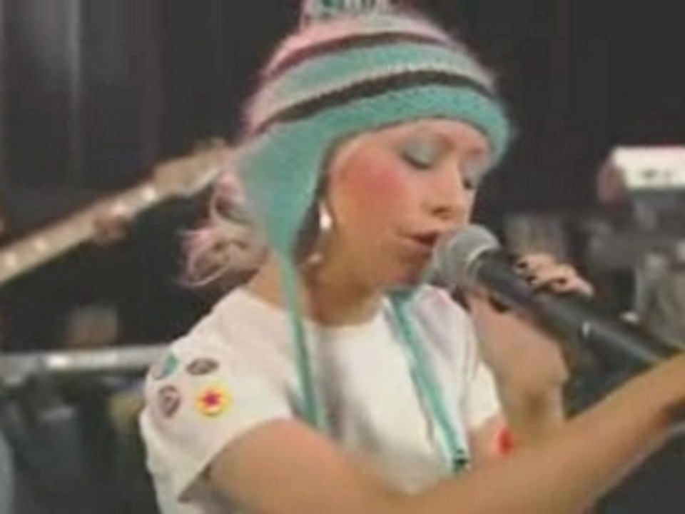 Christina Aguilera - Impossible live AOL