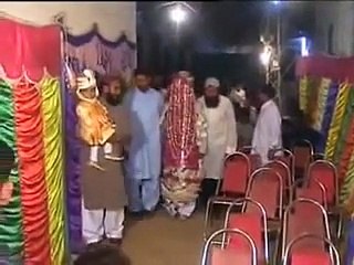 Funny Accident in Pakistani Wedding . - youPak.com [Low quality and size]