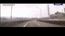 Dashcam footage captures Taiwan plane crash(amazing)