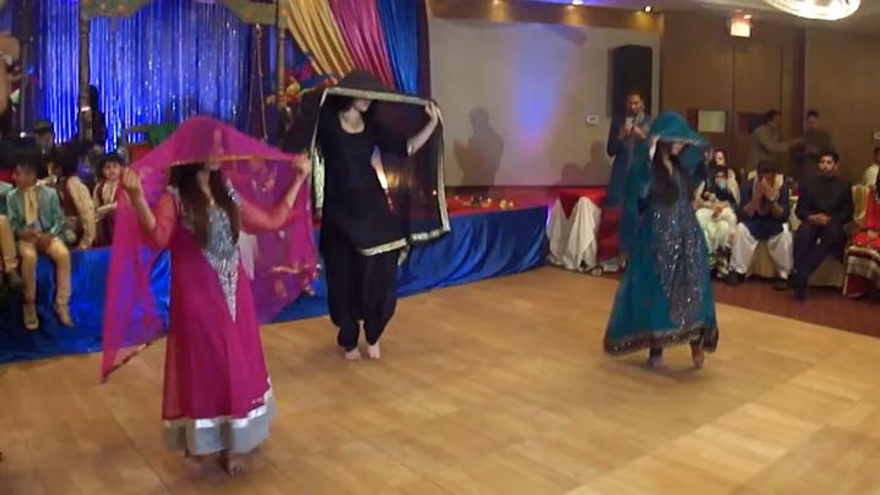 Pee Loo Mehndi Best Desi Dance