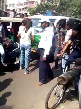 کیا دبنگ لڑکی ہے یہ .. کیا مرمت کی ہے اس لڑکے کی