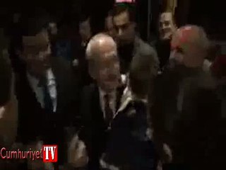 Download Video: Kılıçdaroğlu gençlerle tavla oynadı