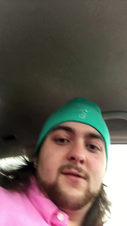 Road Rage de fou : Il éclate la vitre à coup de poing - Fallait pas énerver le jeune papa!