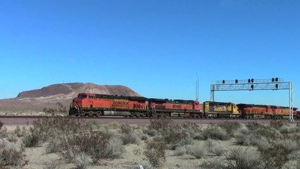 BNSF Manifest on the Needles Sub Santa Fe SD40-2 in consist