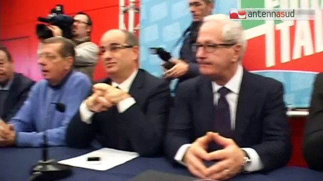 TG 12.02.15 Che fai ci cacci? , ormai è scontro Fitto-Berlusconi in FI