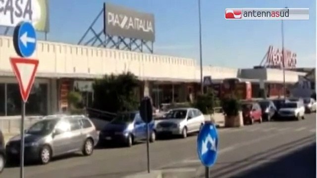 TG 12.02.15 Stop ai centri commerciali , i commercianti baresi protestano in consiglio comunale