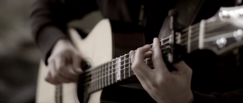 Thunderstruck (AC/DC) cover, all instruments played with one acoustic guitar