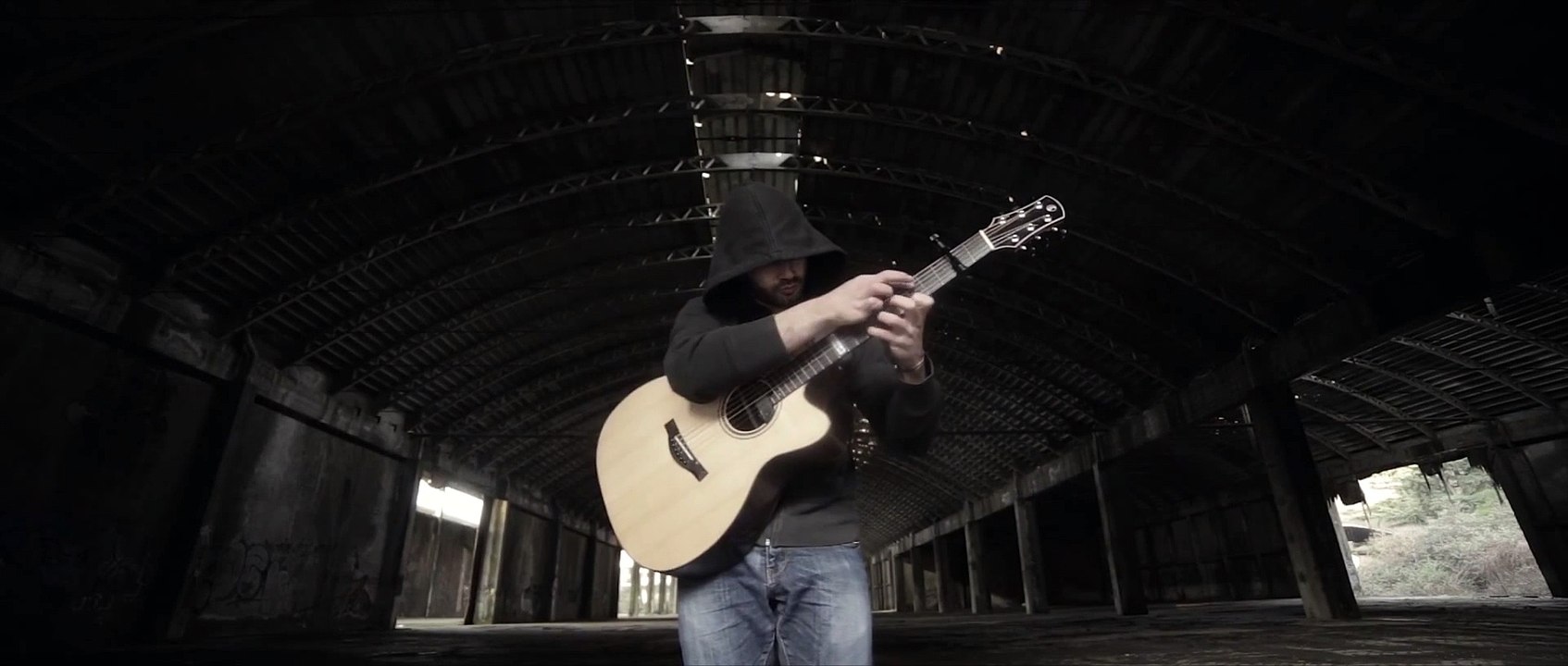 Reprise de Thunderstruck (AC/DC) , tous les instruments joués avec une seule guitare!