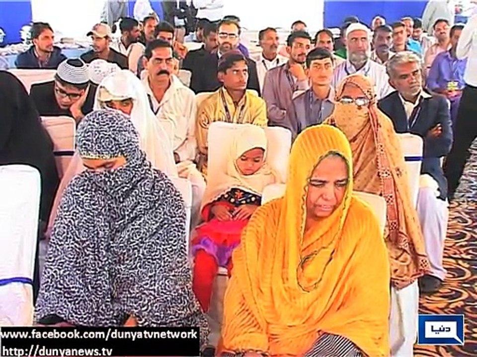 Dunya News - Bahria Town distributes Rs 1 mn, plot each to families of Sindh police martyrs