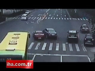 Baba Oğul Trafikte Bir Birine Nasıl Girdi İzle