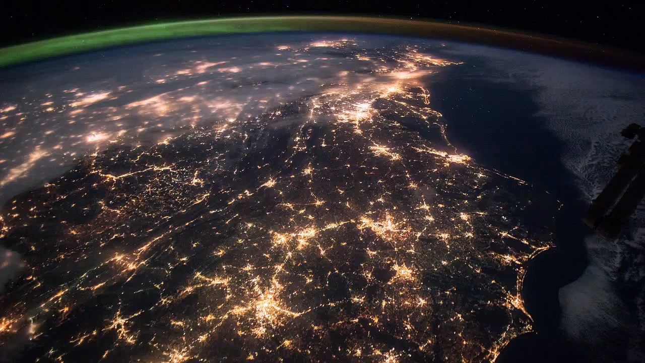 Astronauta grabó como una aurora boreal se fusi...