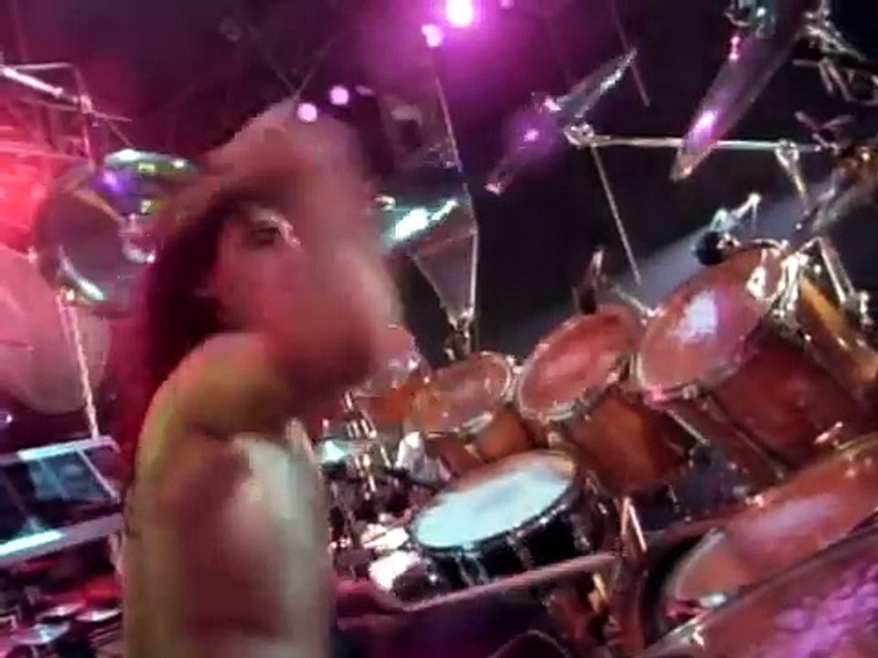 ALICE COOPER: Trashes The World - I Love the Dead