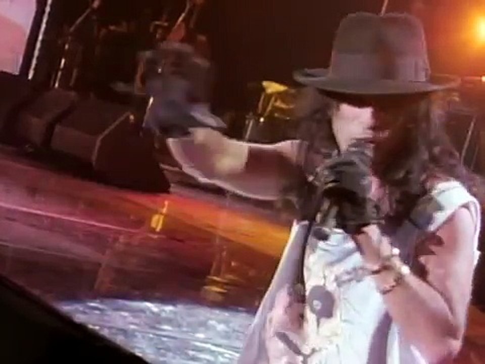 ALICE COOPER: Trashes The World - Spark in the Dark