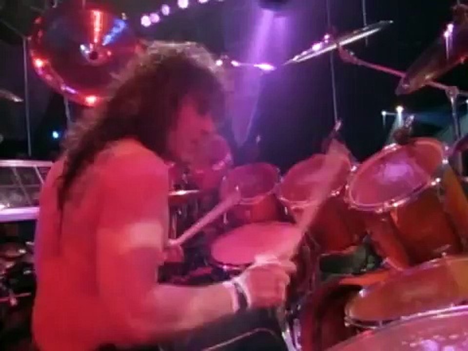 ALICE COOPER: Trashes The World - Desperado