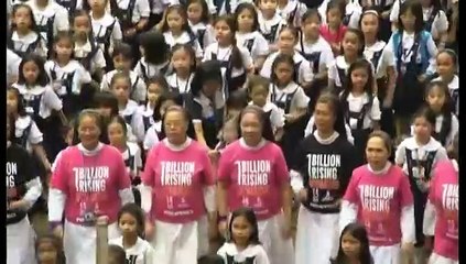 Le flashmob géant de 4 000 Philippines contre la violence faite aux femmes