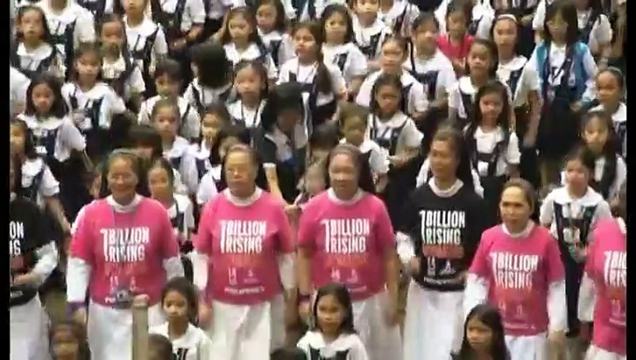 Le flashmob géant de 4 000 Philippines contre la violence faite aux femmes