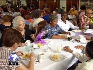 Adultos mayores demuestran que nunca es tarde para ayudar a los demás