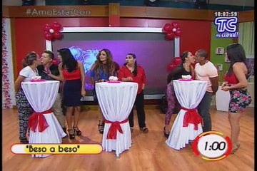 De Casa En Casa - Competición de Besitos: Loba y Douglas