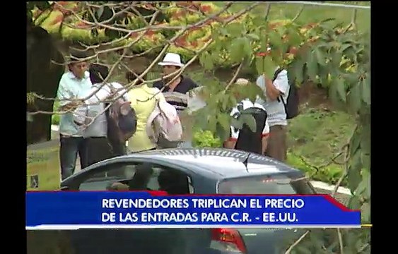 Policía municipal detiene a revendedores y decomisa entradas