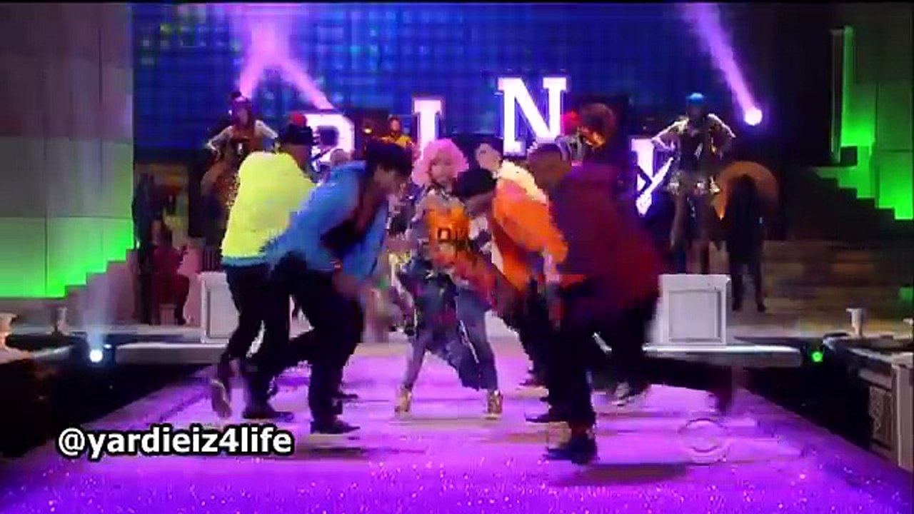 Nicki Minaj - Super Bass (Victorias Secret Show 2011)(720p) (Low)