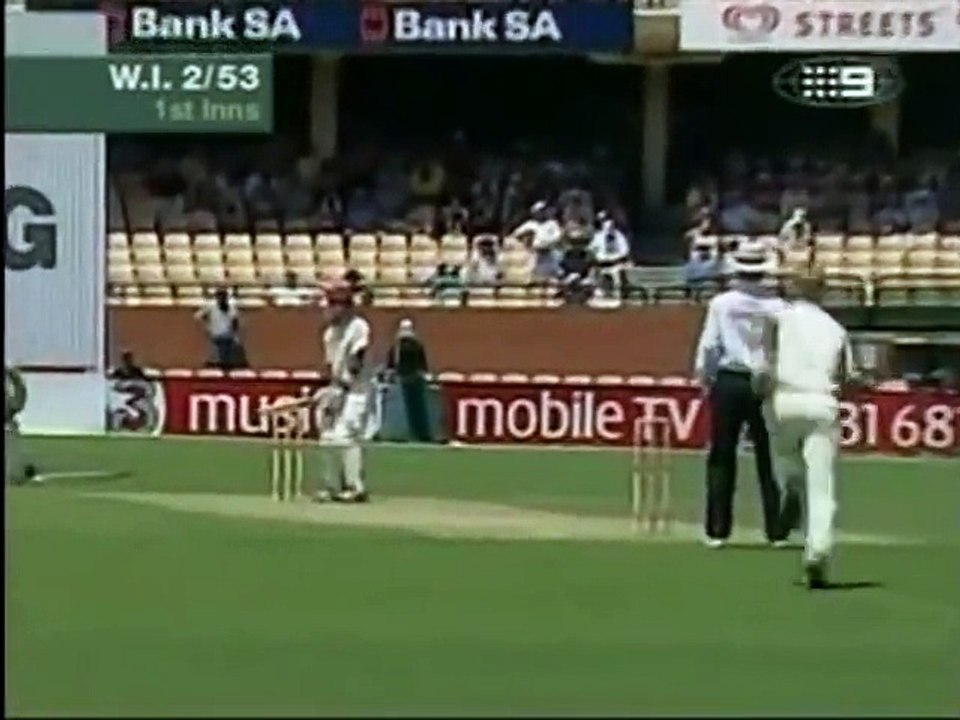 Brett Lee gets Ramnaresh Sarwan out Hooking again