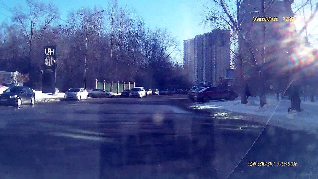 Внезапный Mercedes - ДТП в Тюмени 12.02.2015