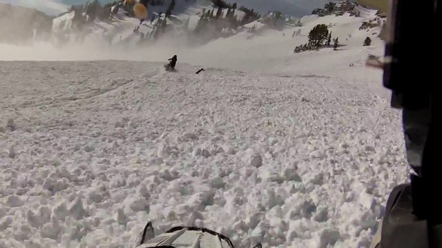 Crazy Avalanche : Heroes Travel Up A Mountain To Save A Man Trapped