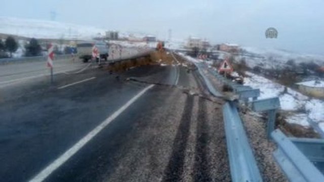 Elazığ-Keban Karayolunda Çökme