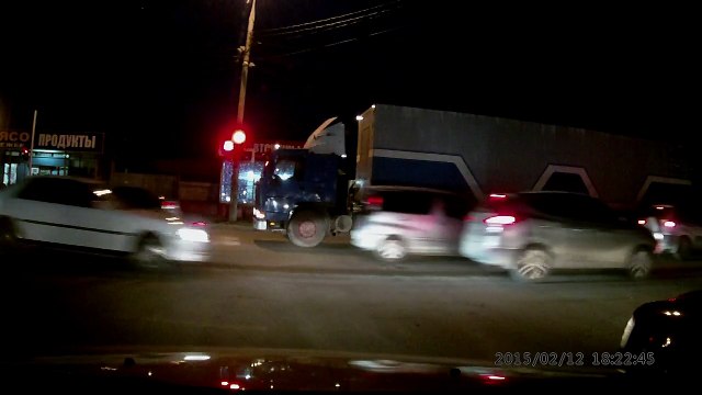Фура повернула - ДТП в Краснодаре 12.02.2015