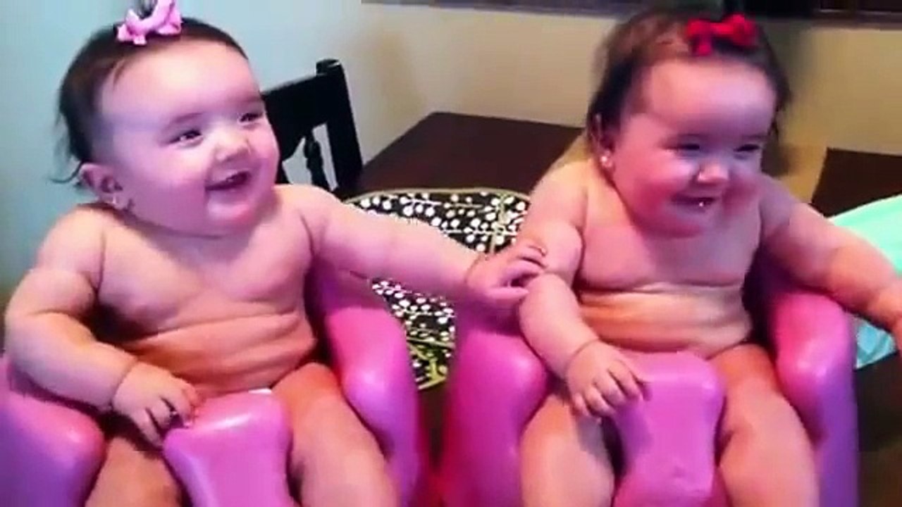 [Funny Baby Video] Twin babies laughing, crying, and then laughing again