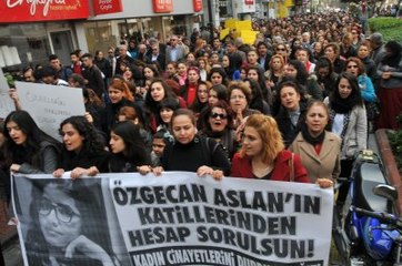 Tarsuslular Öldürülüp Yakılan Genç Kız İçin Yürüdü