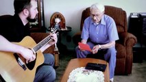 Après le décès de sa femme, cet homme de 98 ans un émouvant cadeau