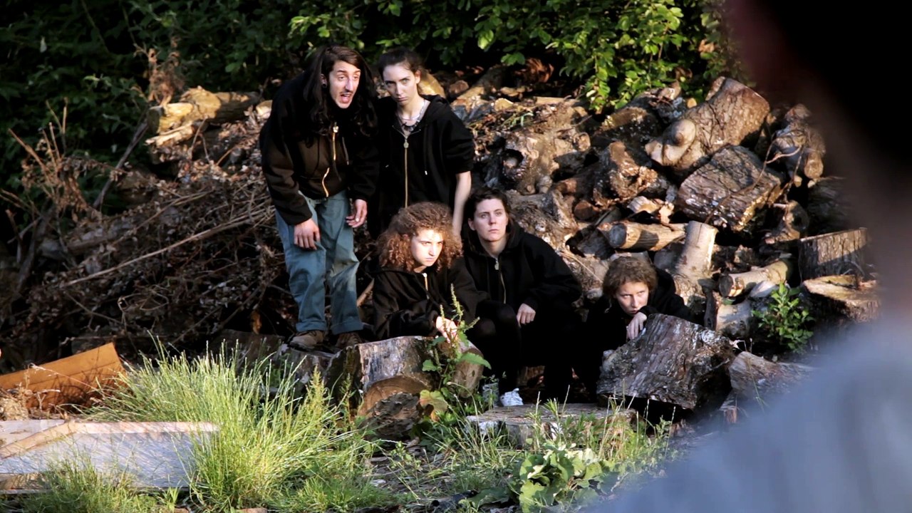 Hic Sunt Leones sur le Pré de la Ferme du Bonheur