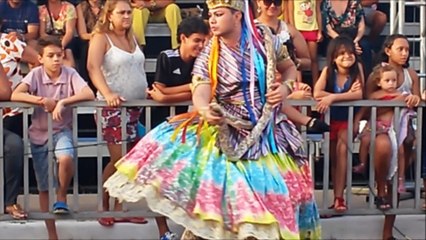Desfiles de maracatu começam na avenida Domingos Olímpio