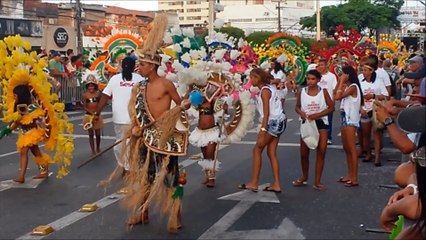 Desfiles de maracatu começam na avenida Domingos Olímpio